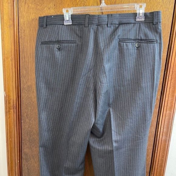 Arnold Brant Grey Pinstripe Suit Jacket and Pants Size 44R - Picture 14 of 16